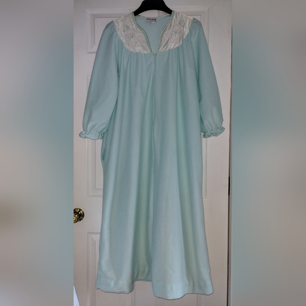 Vintage Anne Leslie Night Gown